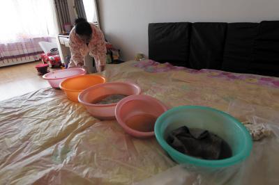 荔波楼上漏水，住户失联，小区没物管，业主维权难！律师来支招……
